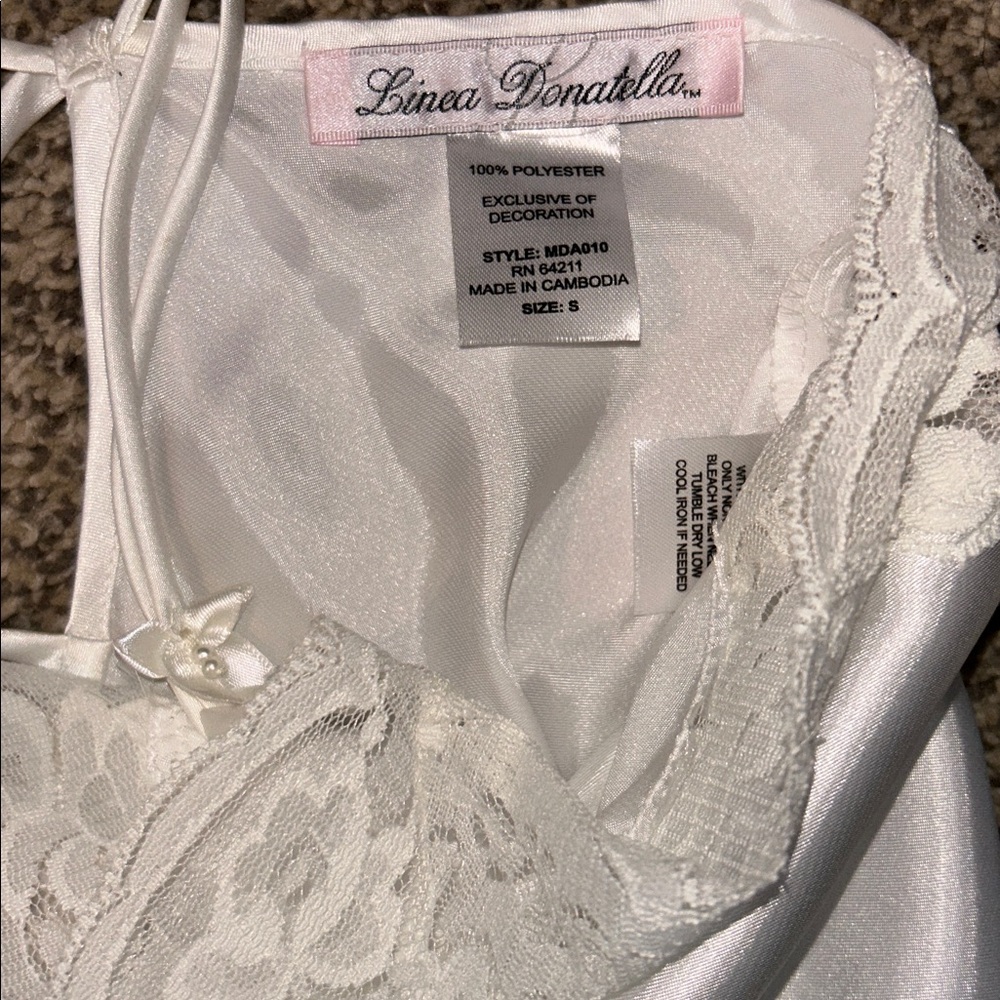 Elegant White Lace Women's Bridal Nightgown & Robe Set - Picture 7 of 10